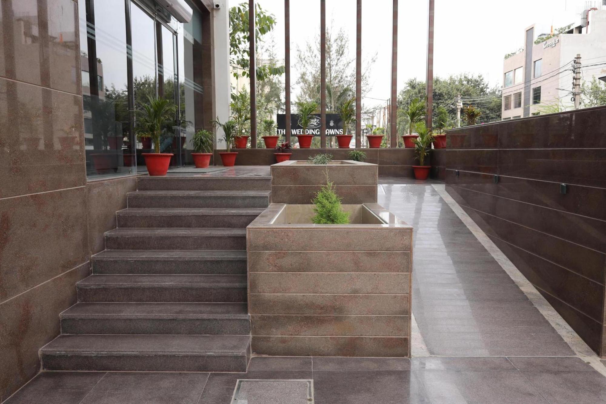 The Royal Legacy Otel Lucknow Dış mekan fotoğraf