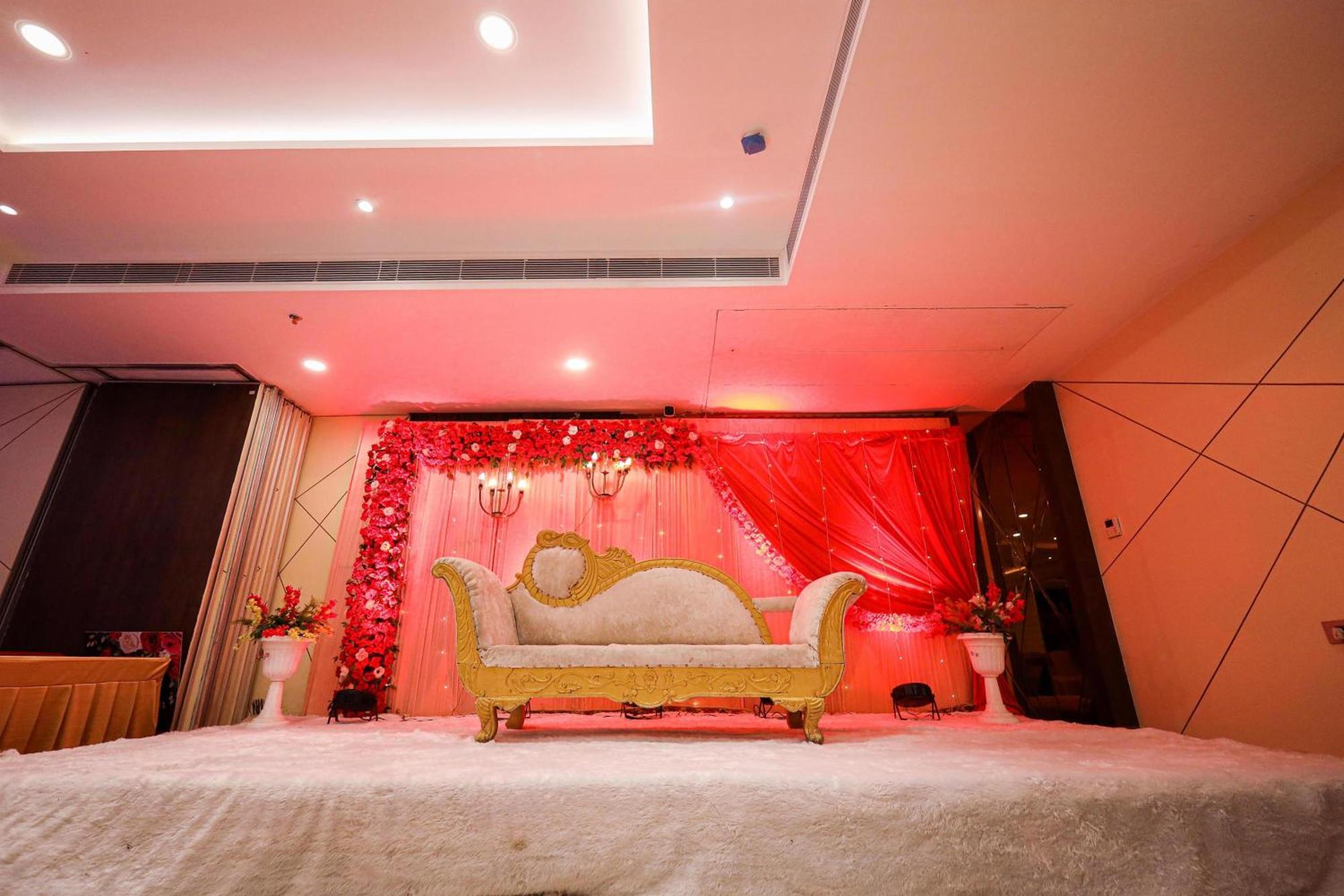 The Royal Legacy Otel Lucknow Dış mekan fotoğraf