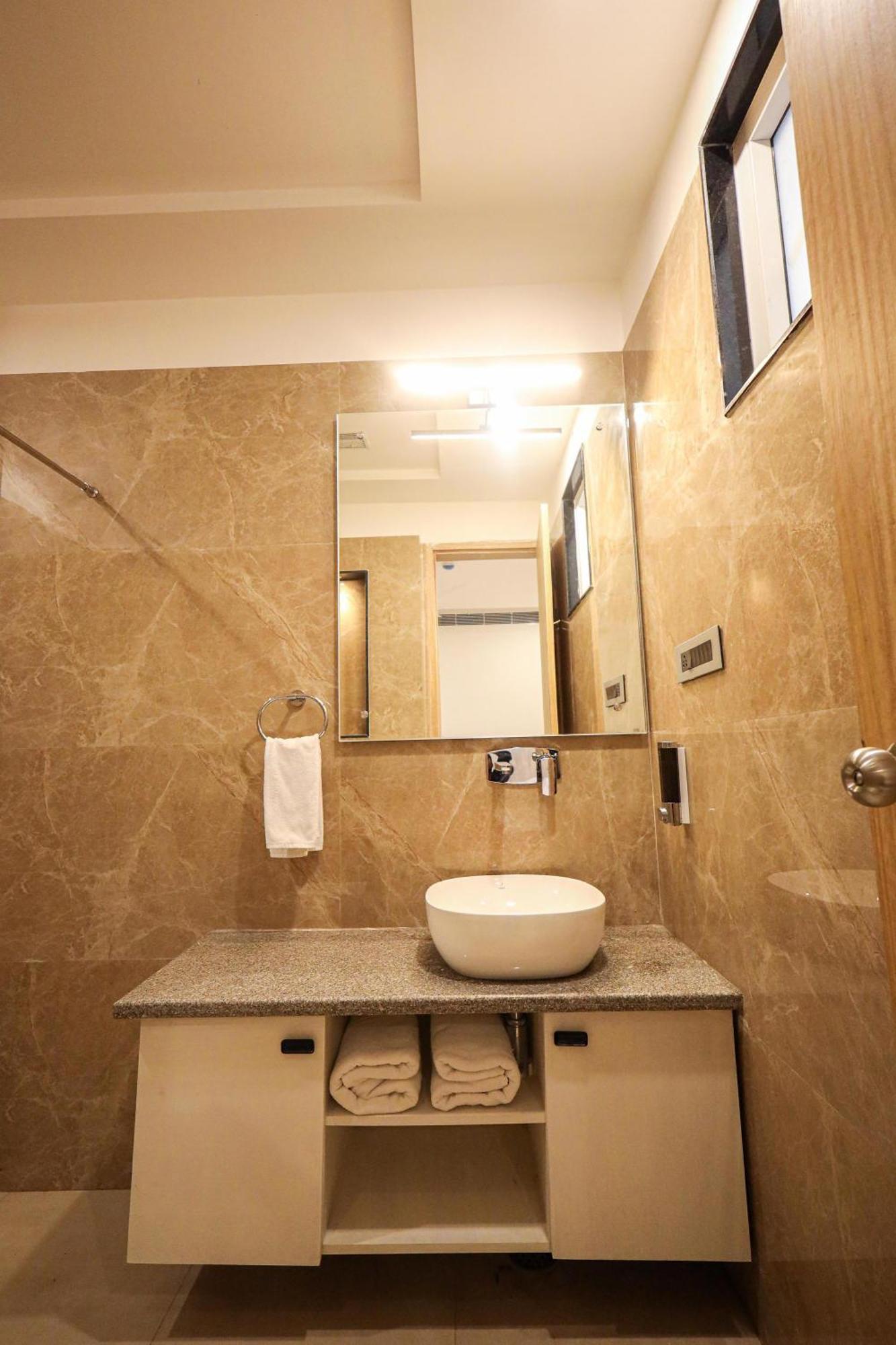 The Royal Legacy Otel Lucknow Dış mekan fotoğraf