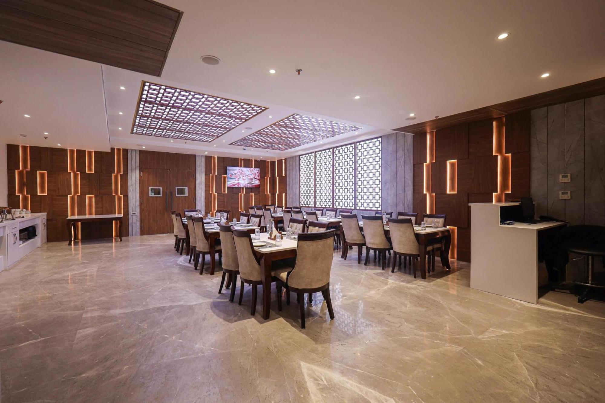 The Royal Legacy Otel Lucknow Dış mekan fotoğraf