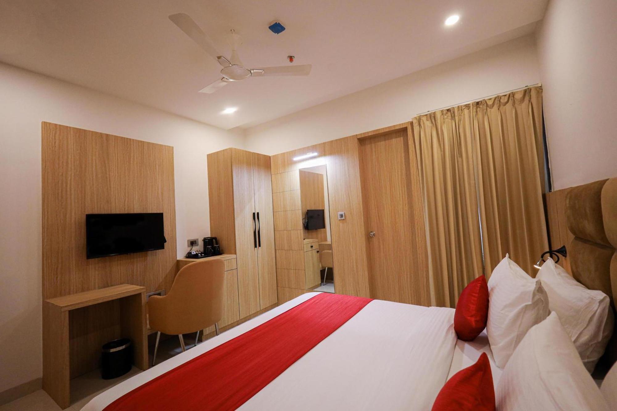 The Royal Legacy Otel Lucknow Dış mekan fotoğraf