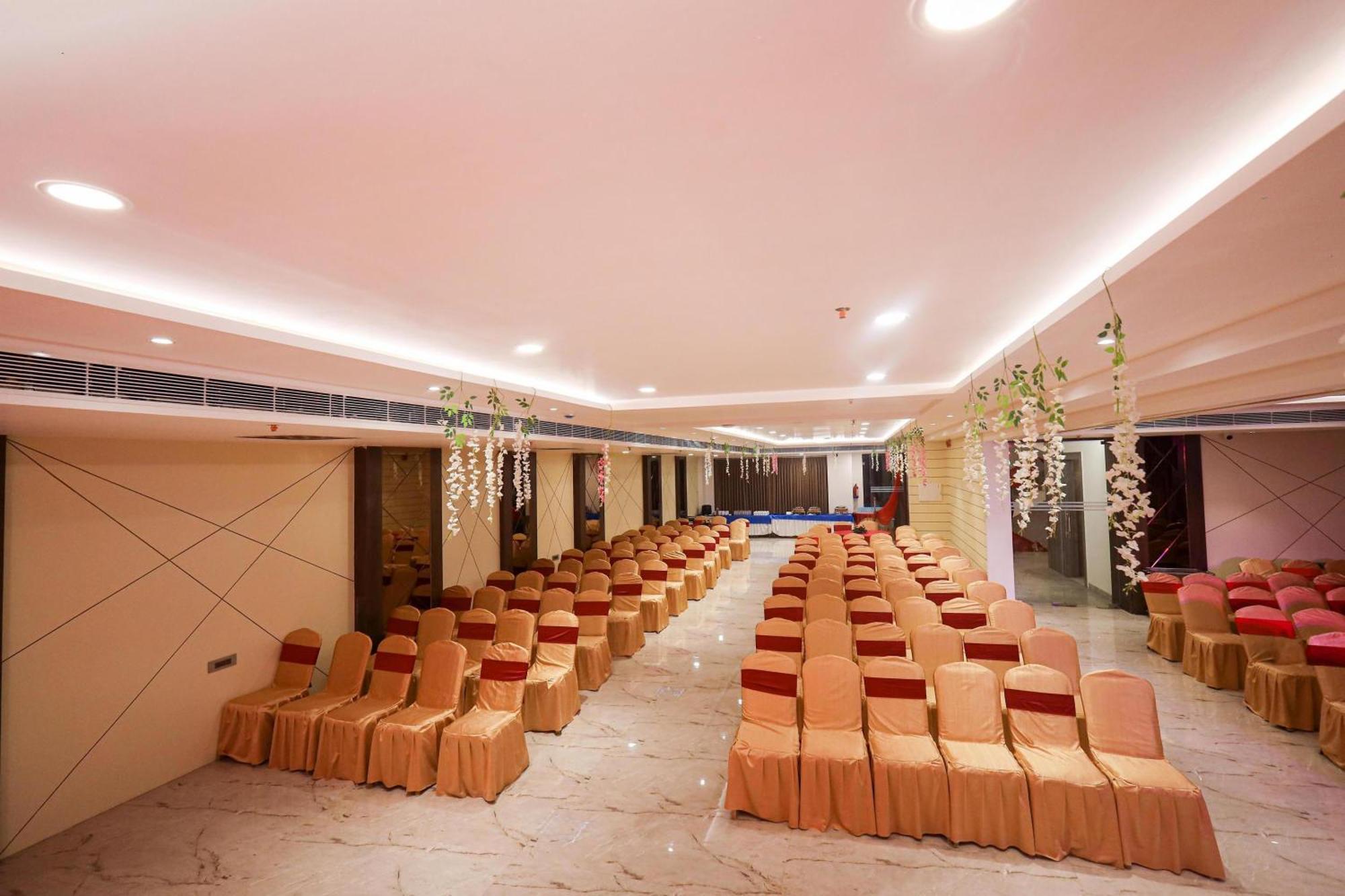 The Royal Legacy Otel Lucknow Dış mekan fotoğraf