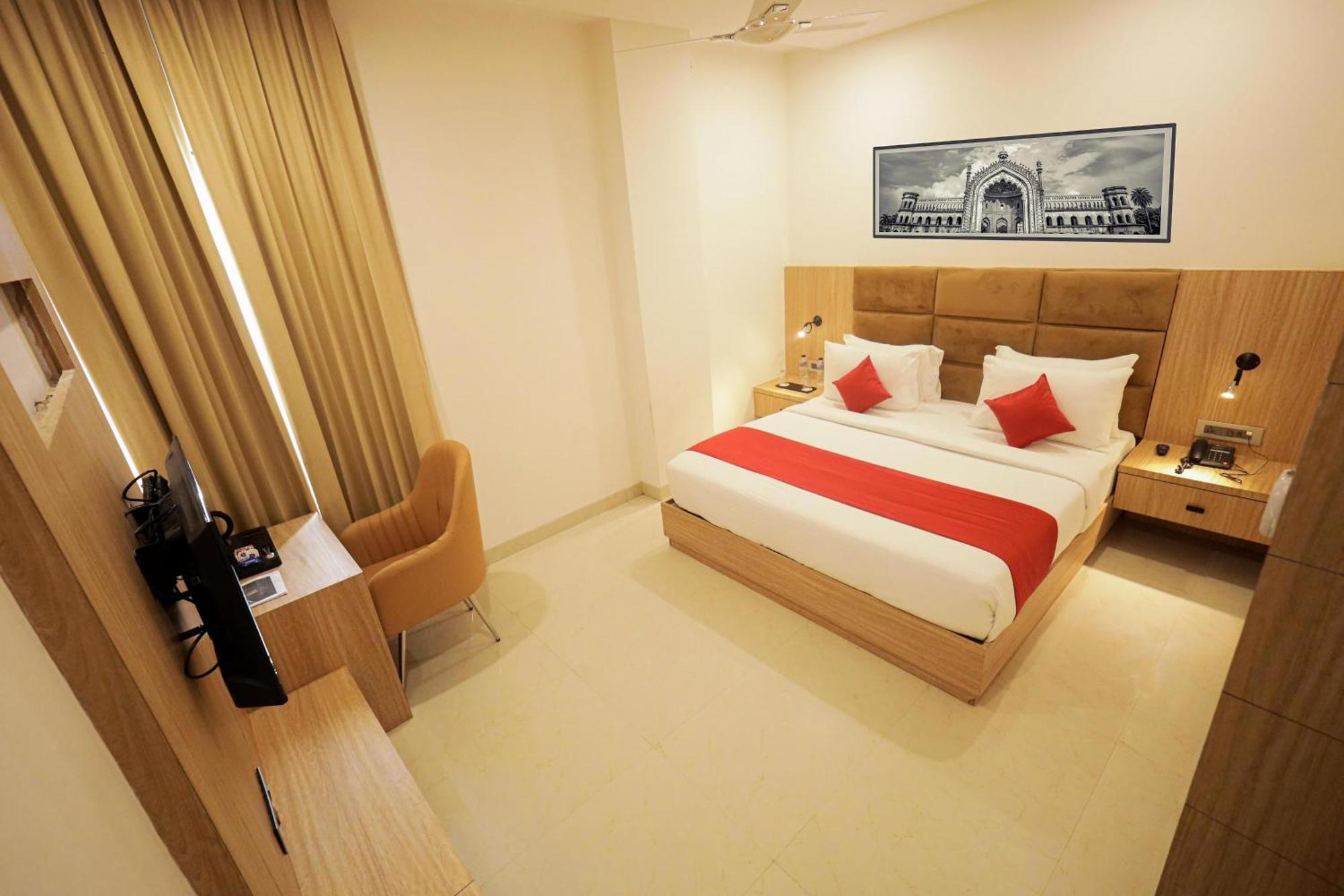 The Royal Legacy Otel Lucknow Dış mekan fotoğraf