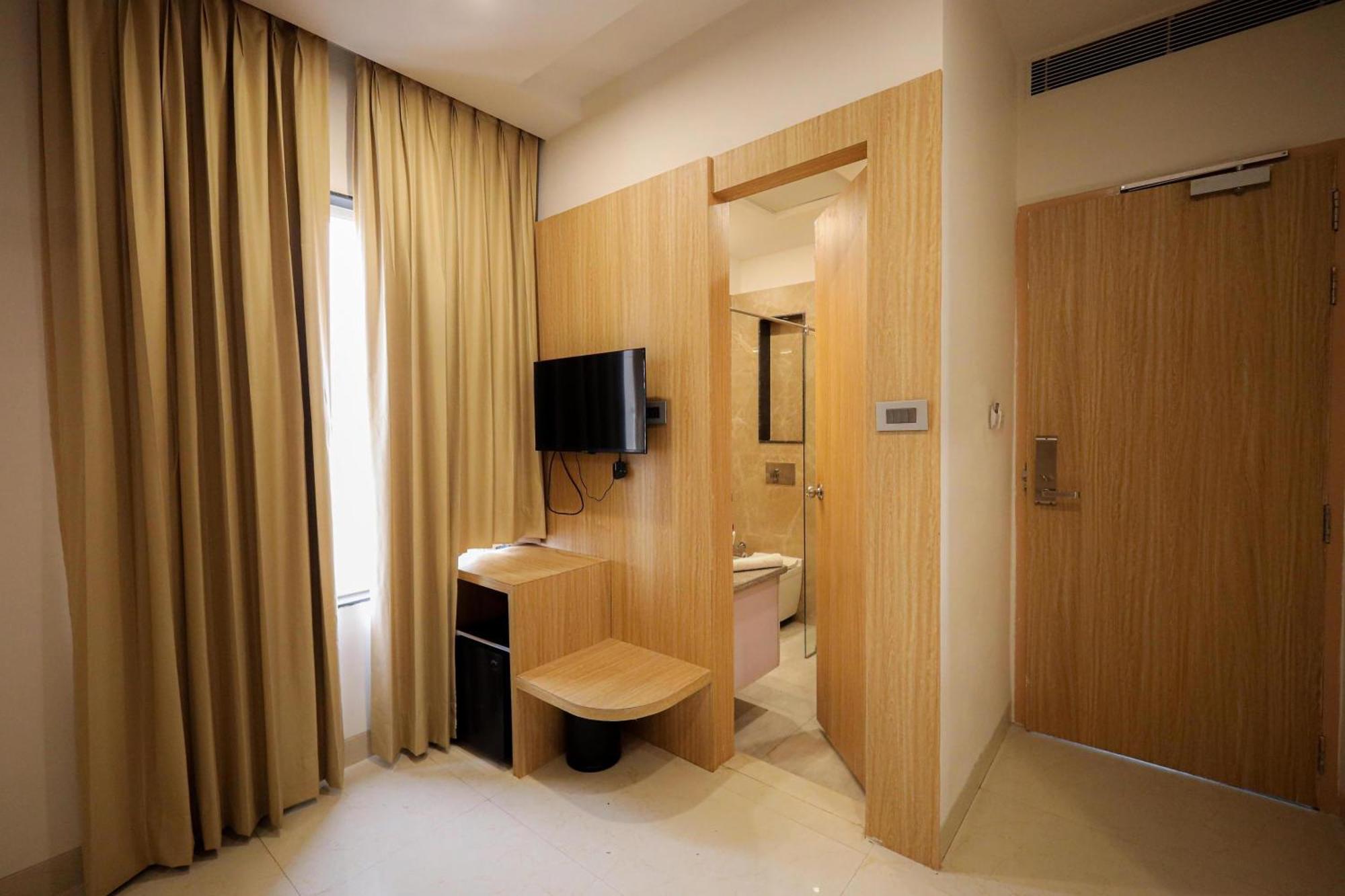 The Royal Legacy Otel Lucknow Dış mekan fotoğraf