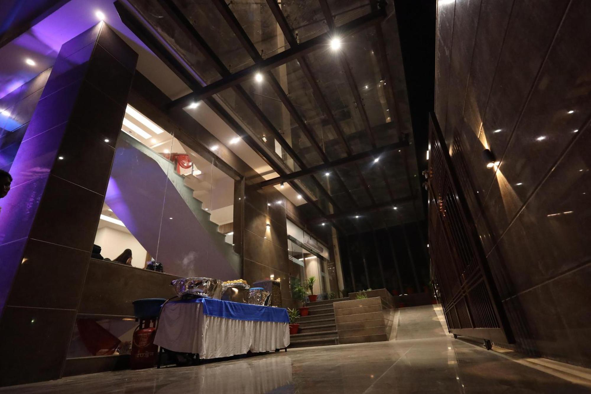 The Royal Legacy Otel Lucknow Dış mekan fotoğraf