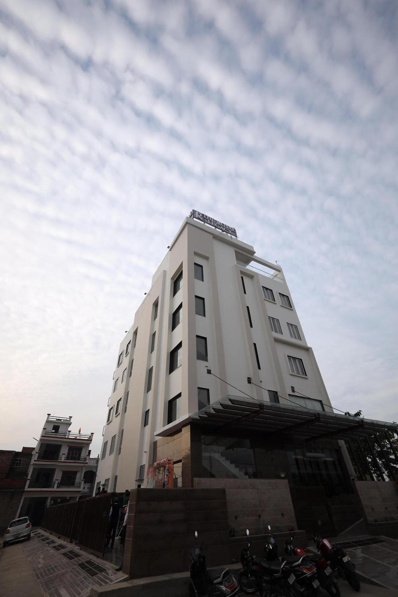 The Royal Legacy Otel Lucknow Dış mekan fotoğraf
