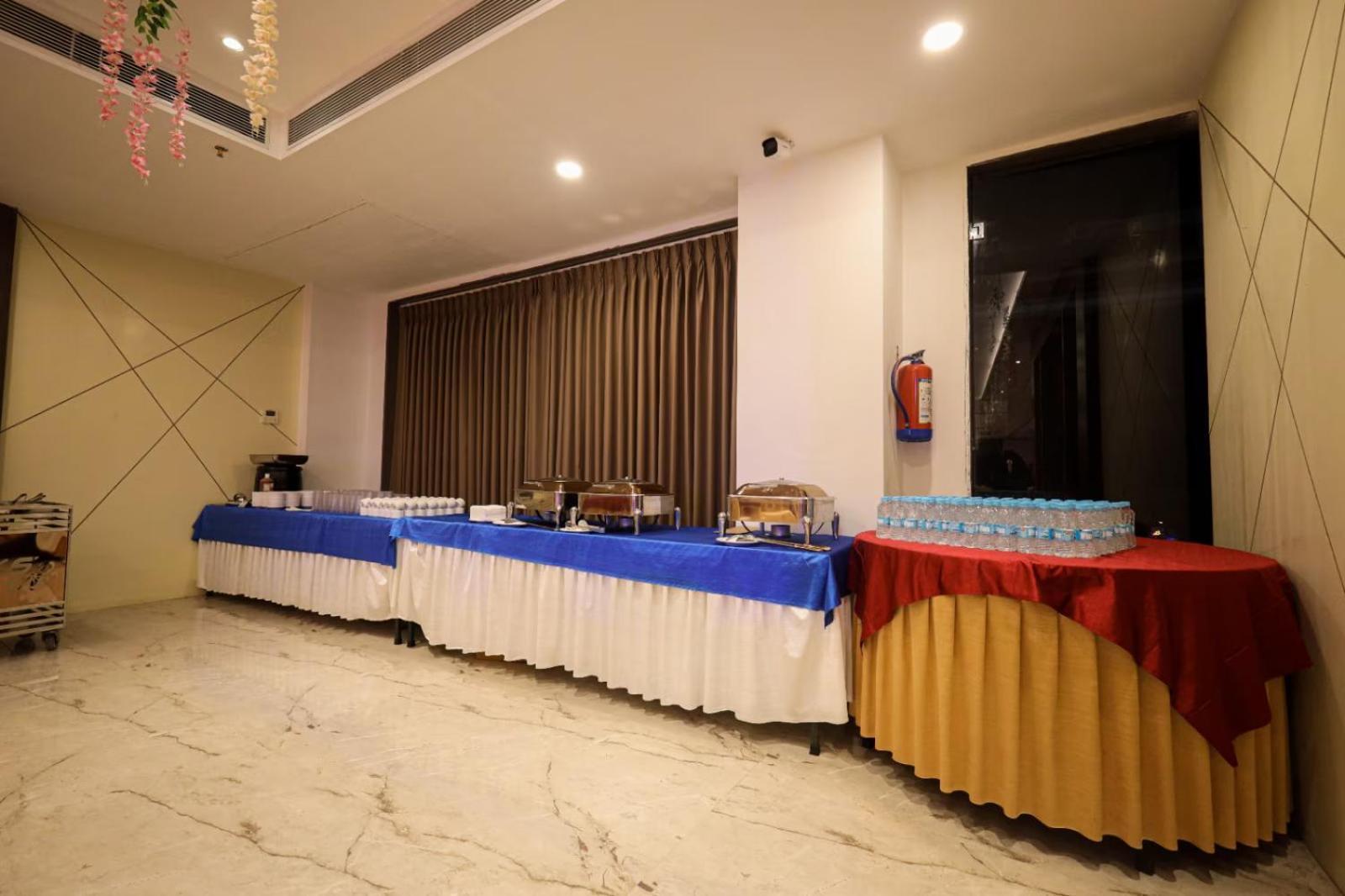 The Royal Legacy Otel Lucknow Dış mekan fotoğraf