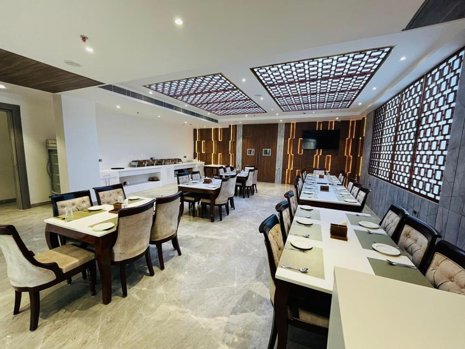 The Royal Legacy Otel Lucknow Dış mekan fotoğraf