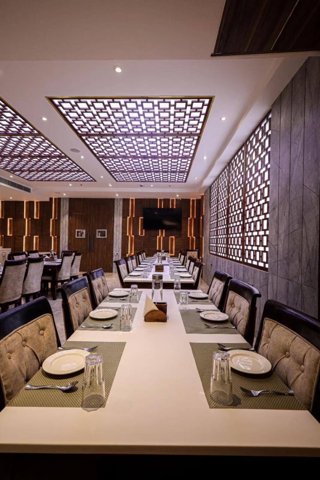 The Royal Legacy Otel Lucknow Dış mekan fotoğraf