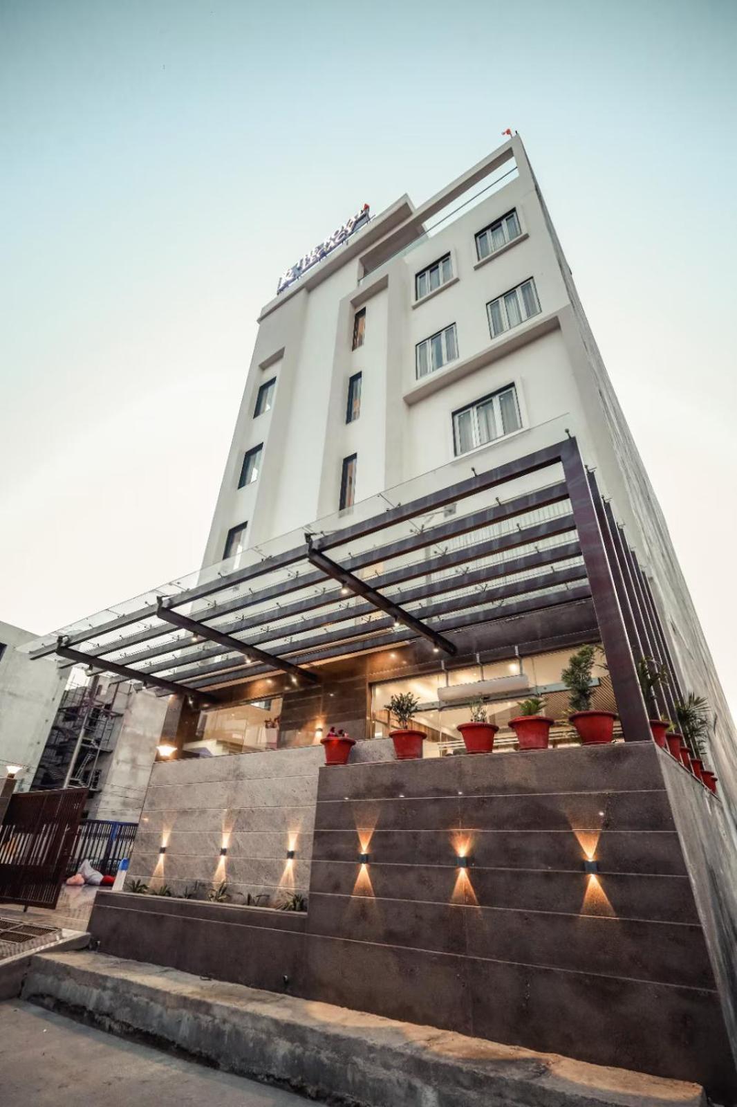 The Royal Legacy Otel Lucknow Dış mekan fotoğraf