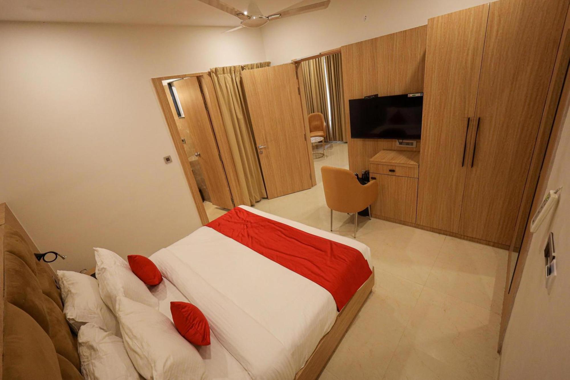 The Royal Legacy Otel Lucknow Dış mekan fotoğraf