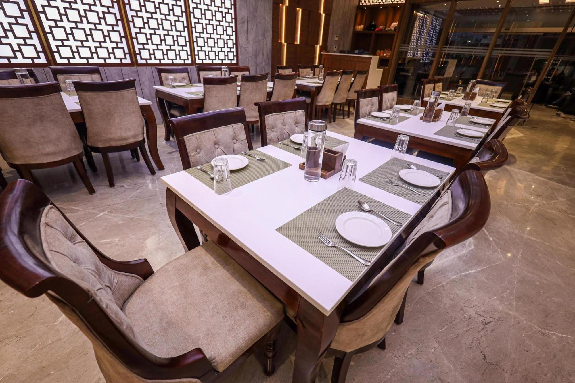 The Royal Legacy Otel Lucknow Dış mekan fotoğraf