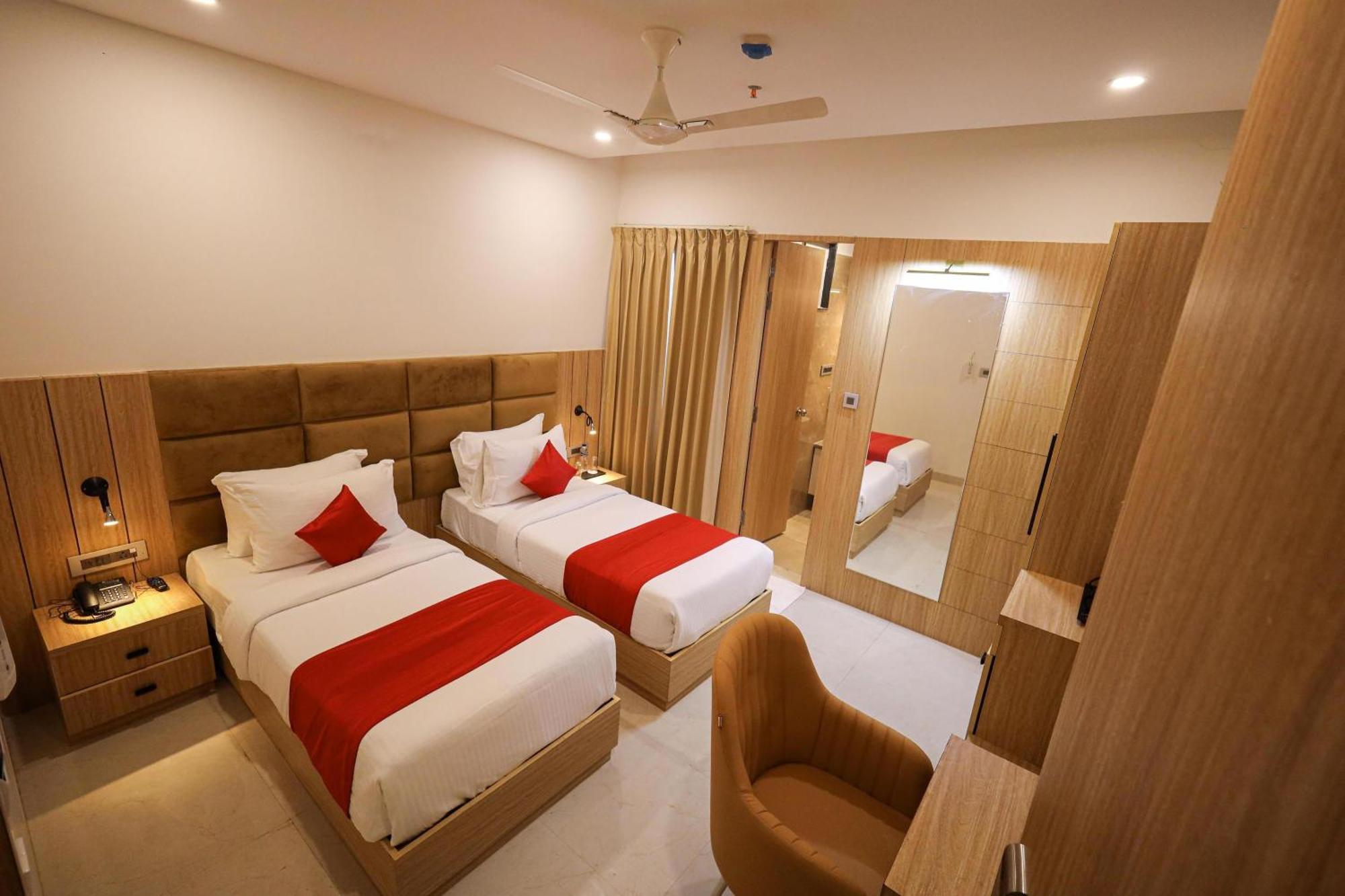 The Royal Legacy Otel Lucknow Dış mekan fotoğraf