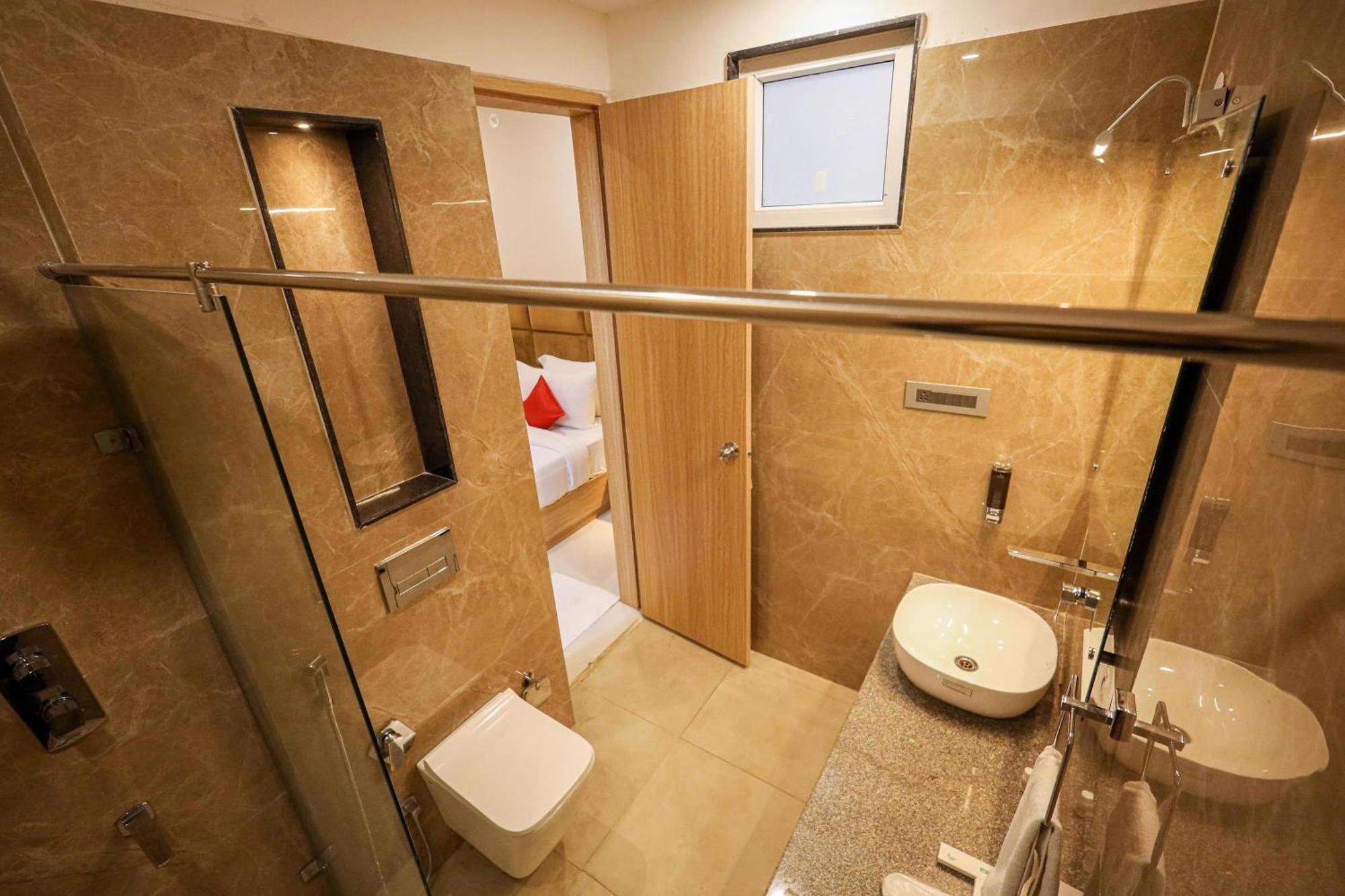 The Royal Legacy Otel Lucknow Dış mekan fotoğraf