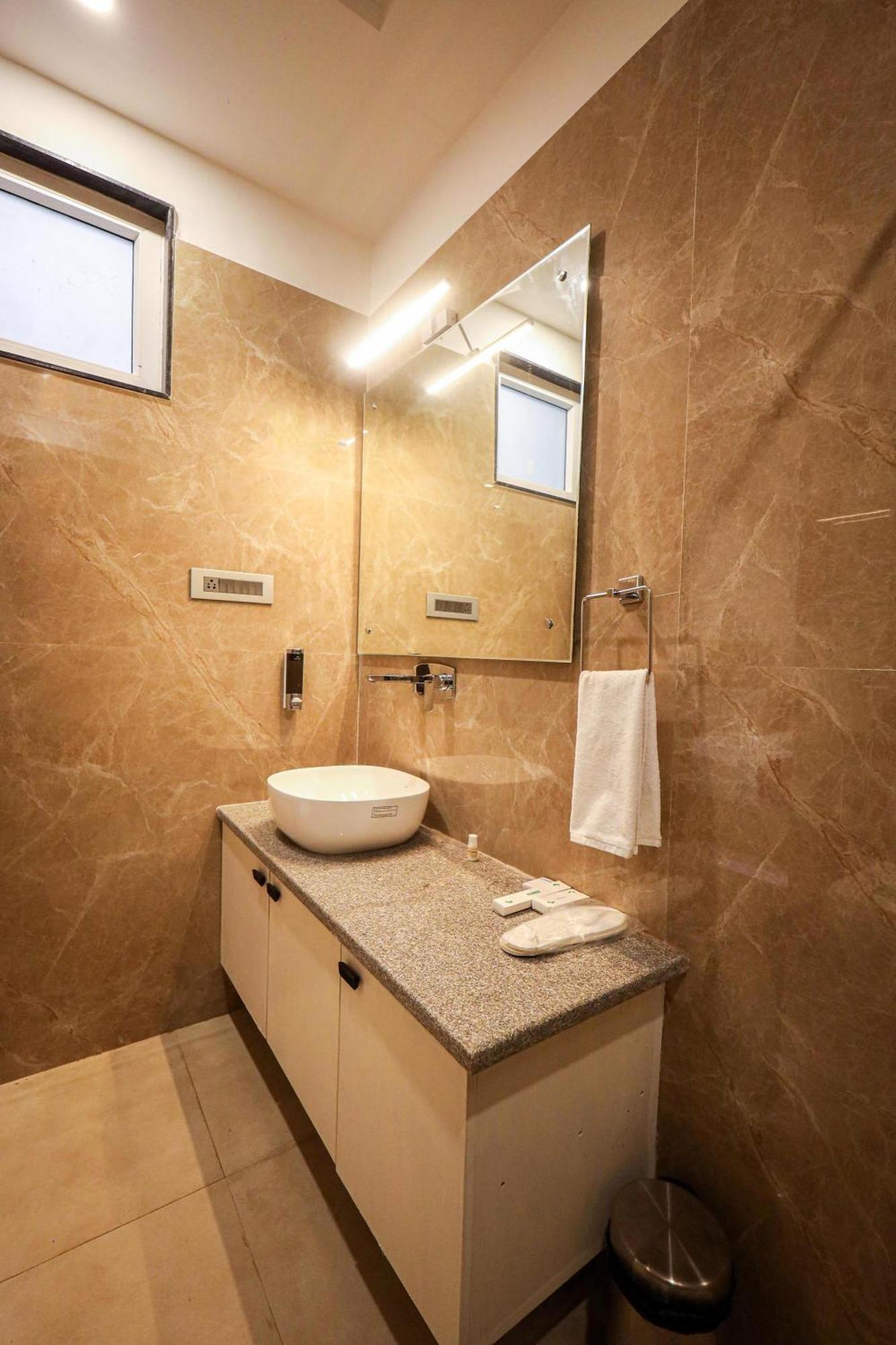 The Royal Legacy Otel Lucknow Dış mekan fotoğraf
