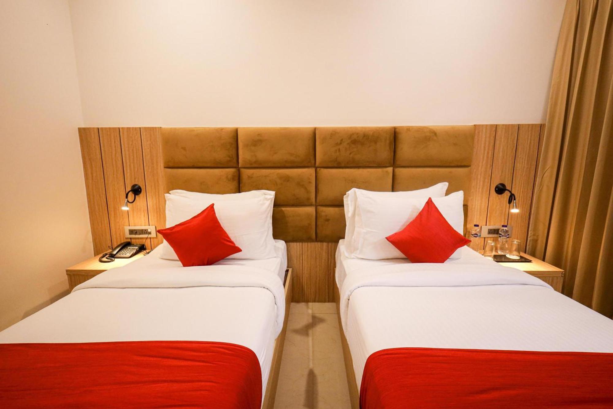 The Royal Legacy Otel Lucknow Dış mekan fotoğraf