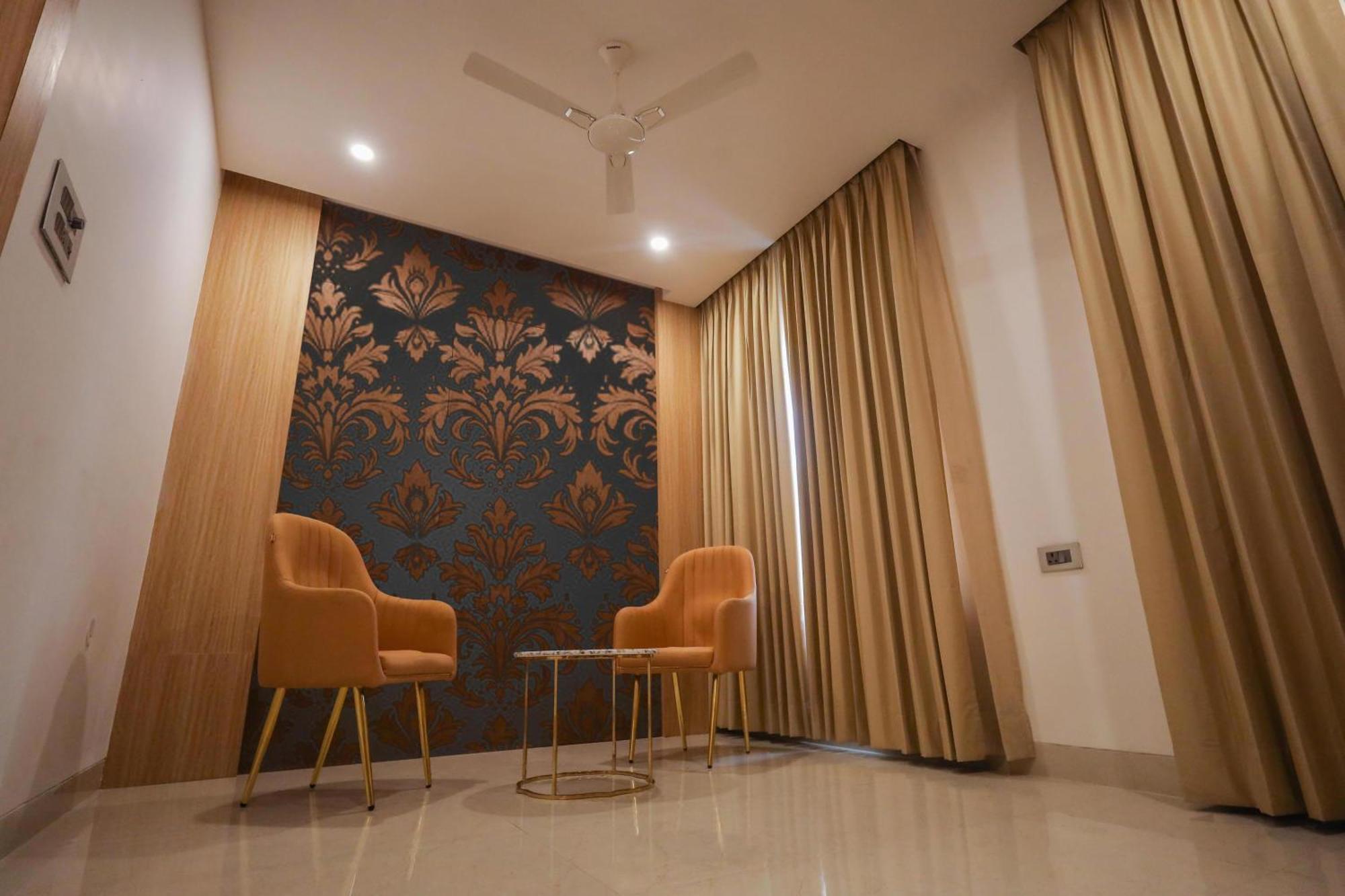 The Royal Legacy Otel Lucknow Dış mekan fotoğraf